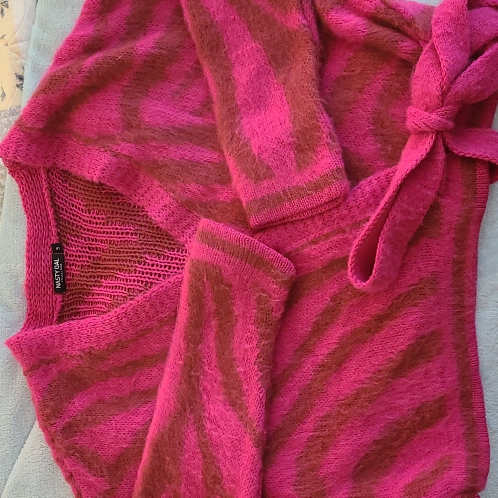 Short wrap sweater new. SMALL